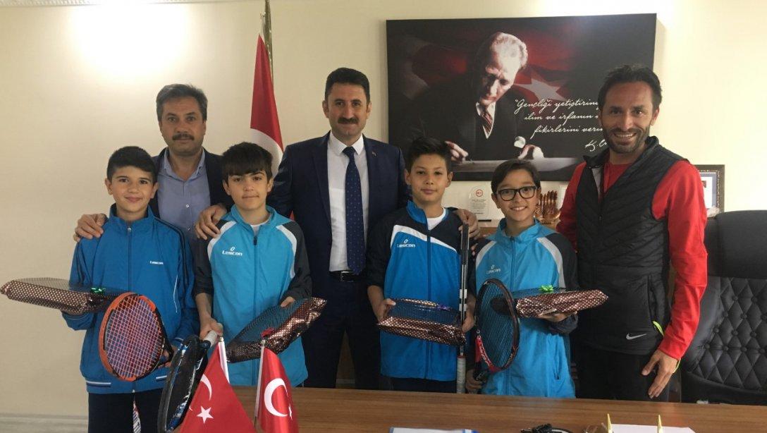 Teniste İl 1'inciliği Pembe Cesarettin Kocatürk Ortaokulu Aldı...