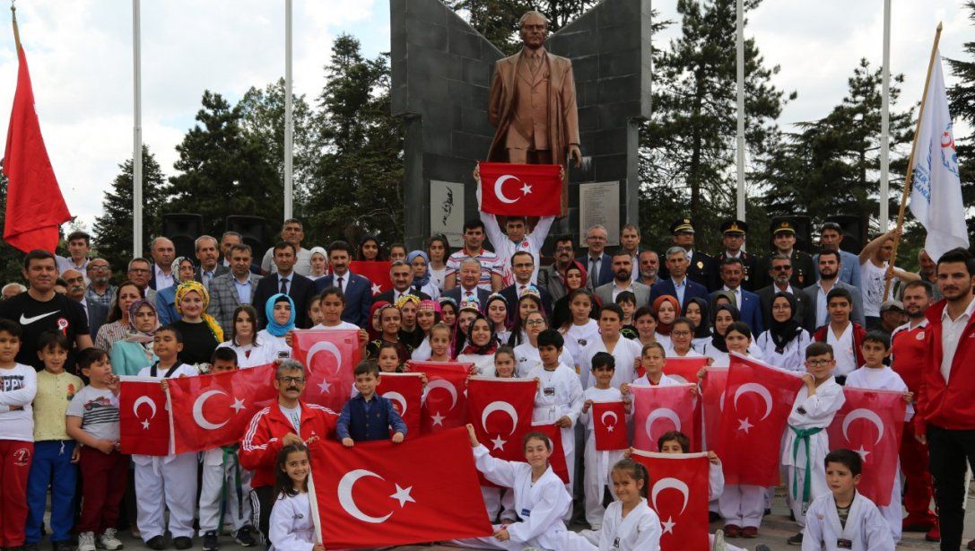 19 Mayıs Atatürk'ü Anma Gençlik ve Spor Bayramı Kutlamaları Yapıldı