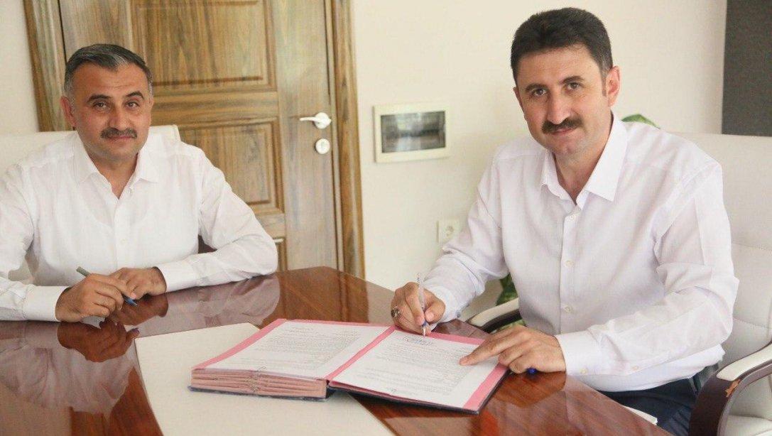  Develi Belediyesi ile Develi İlçe Milli Eğitim Müdürlüğü arasında iki protokol imzalandı.