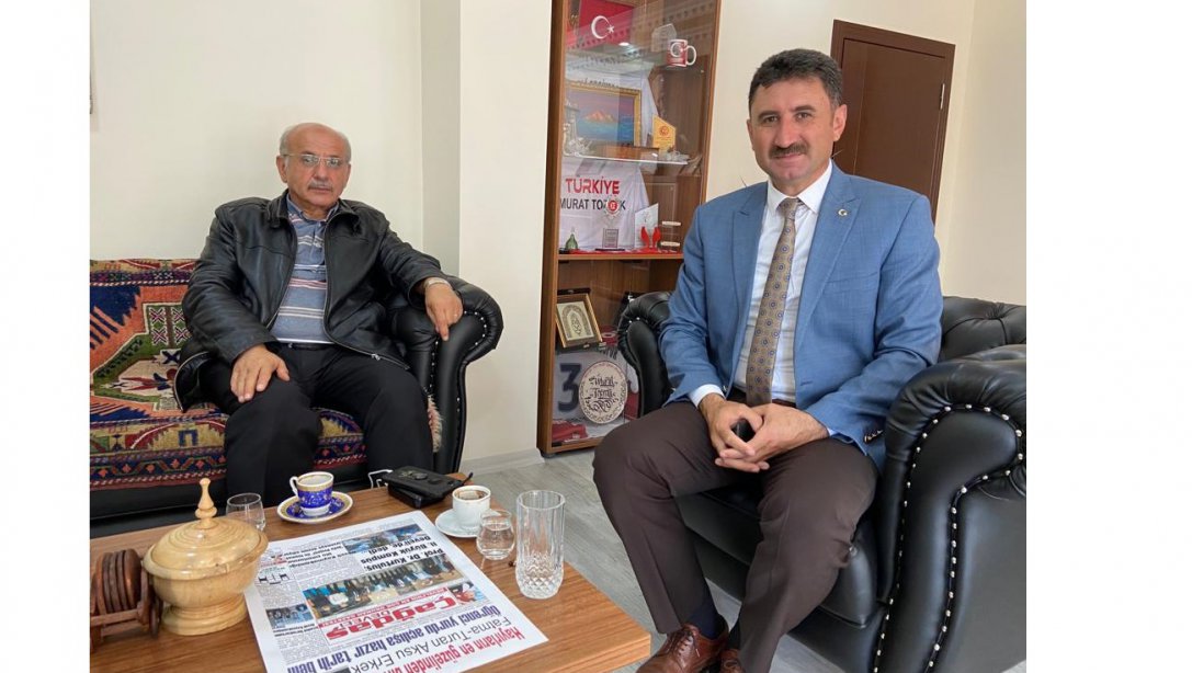 İstanbul Develi ve Yöresi Kültür Yardımlaşma Derneği Başkanı Sn. Orhan CEBECİ İlçe Milli Eğitim Müdürümüz Sn. Murat TOPRAK'ı makamında ziyaret etti.