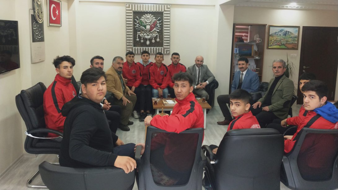 Türkiye Ragbi Federasyon Başkanı Sn. Murat Pazan, İlçe Milli Eğitim Müdürümüz Sn. Murat Toprak'ı ziyaret etti