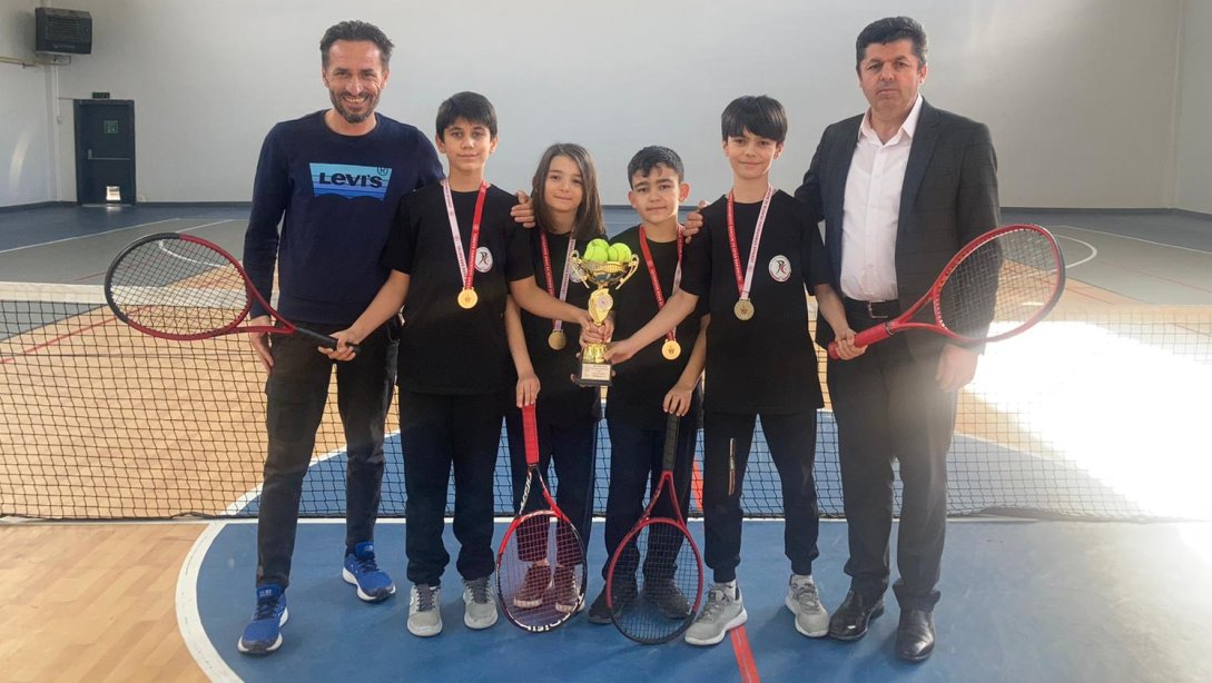 Pembe Cesarettin Kocatürk Ortaokulu Küçük Erkekler Tenis İl Şampiyonasında 